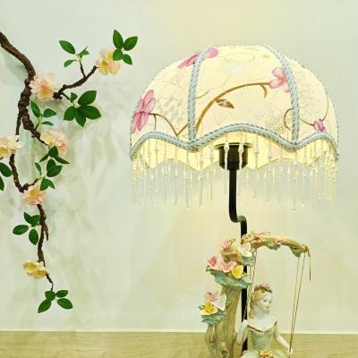 ĐÈN PHONG CÁCH CHÂU ÂU – CÔ GÁI NGỒI XÍCH ĐU